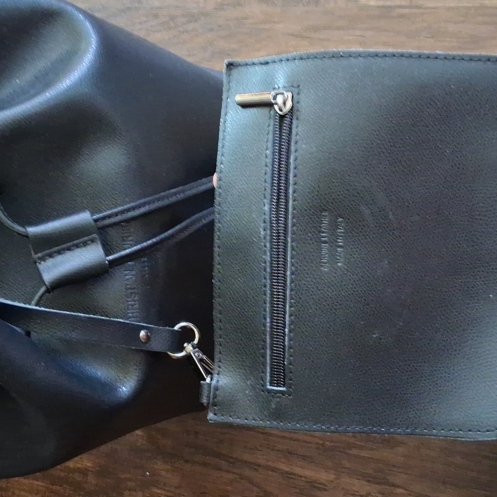 Christian Laurier Paris Bucket Bag - Picture 3 of 3